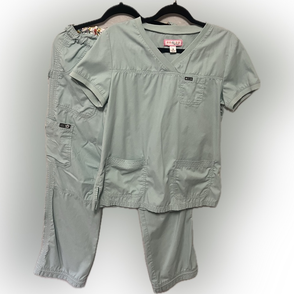 Koi Scrubs Set    Sage Green Color  - Size Medium